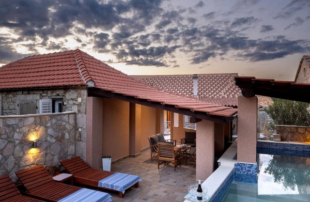 Awesome home in Zastrazisce with WiFi