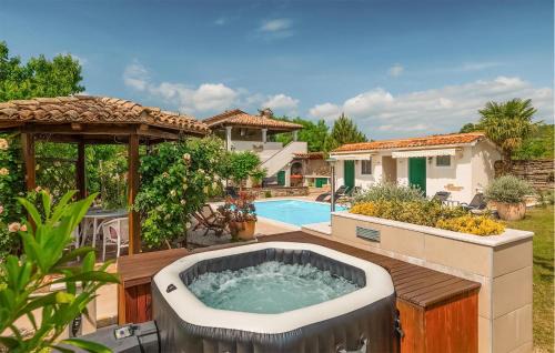 Awesome Home In Zatka