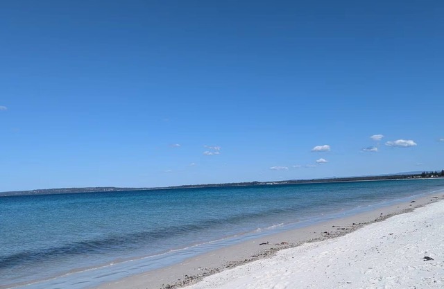 Azul haven cottage - 3 bedroom, backyard bliss and 3min from beach!