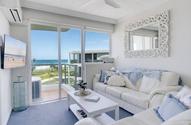 Azure Beachfront Bliss~ Ocean Views~ 2 Brm Retreat