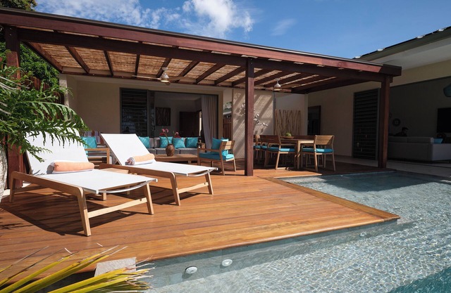 Azure Beachfront Villa 3 bedrooms