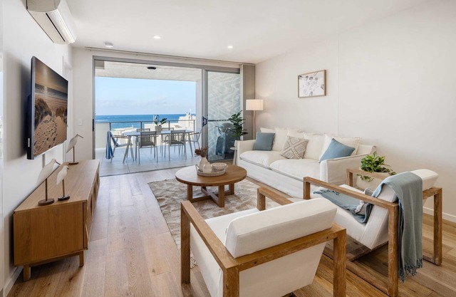 Azure Oceanside Apartment At Kings Beach