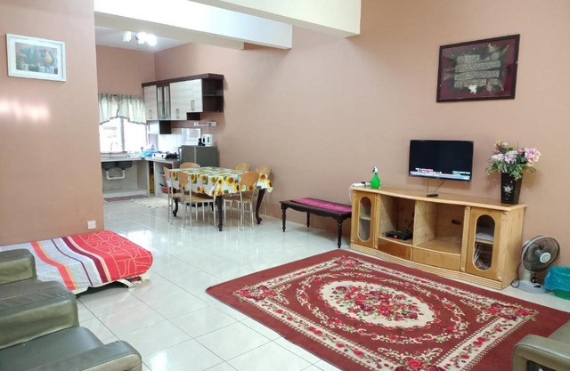 Azzalea Terrace House 4 @ Taman Royal Lily