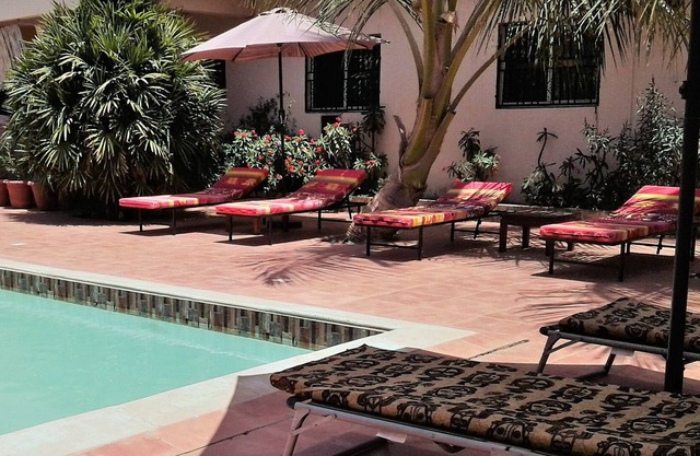 B & B Villa Calliandra, large room for max. 5 with pool and tropical garden