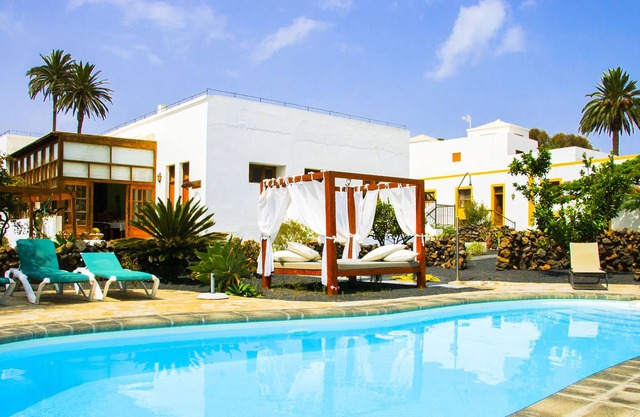 B & BLola y Juan: Private bathroom room and heated pool "Suite LolayJuan"