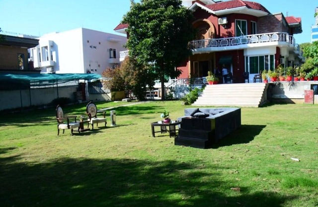 Baani Signature Hotel