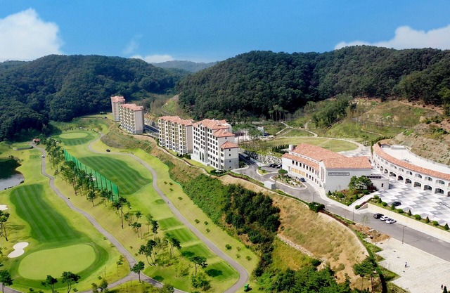 BAEKHAK JAYURO RESORT