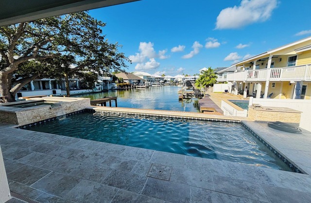 Bahama Cove! Newly remodeled one story Waterfront 3BRM/3BA home w/Pool and spa