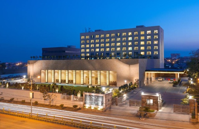 Balaji Sarovar Premiere