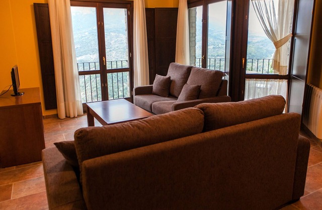 Balcón de Roda - SIERRA SUR, spacious well-equipped apartments free wifi