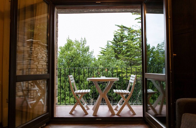 Balcón de Roda - Sierra Norte, one floor apartment bathroom with massage column