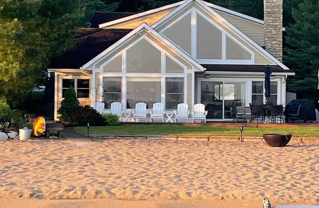 Baldwin, MI beach front home on Big Star Lake, 3bed/3bath+bunks sleeps 14