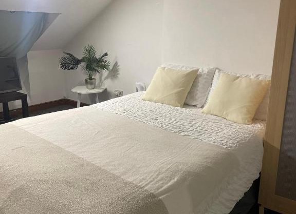 Balham, South London Spacious Guest House 6, 6 rooms available