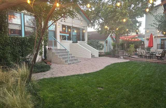 Balloon Fiesta Ready! Private, Quiet Garden Suite - 8 miles to the park!