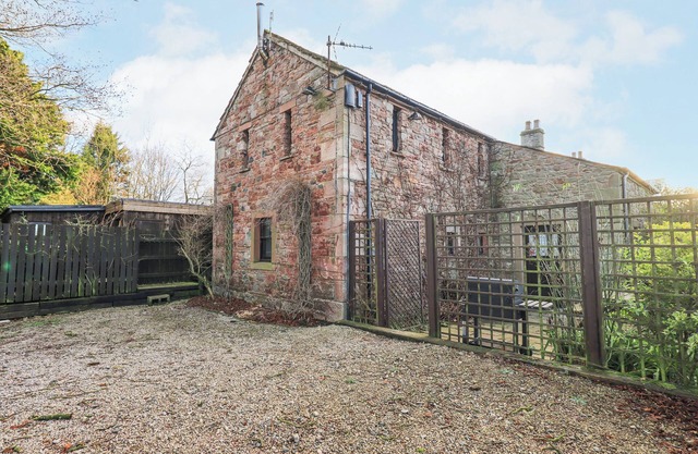 BARN OWL COTTAGE, pet friendly, character holiday cottage in Penrith