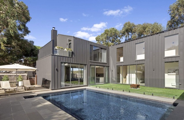 Barwon Heads luxury poolside retreat
