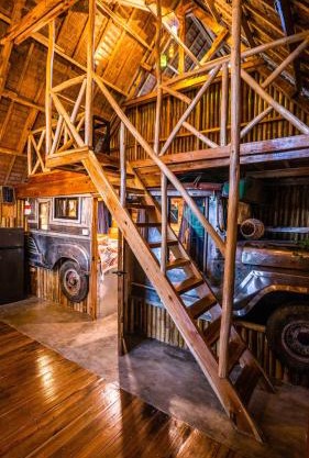 Barya Lang Villa- Native villa with jeepney room