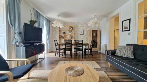 BASAGOITI- Downtown and with ocean views
