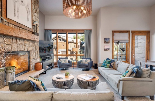 Base Camp 462 | 🐕 Pet-Friendly | Walk Out to Corridor Trail | Bubbly Hot Tub
