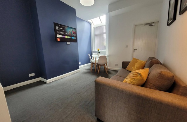💼 Basford House | 3BR, 2BA Home with WiFi & Smart TVs | Sleeps 5