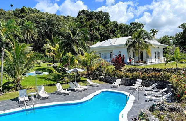 Bask in the warm Caribbean sun! Large Suite with FREE Parking and FREE Breakfast