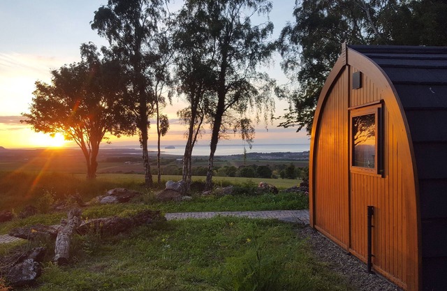 Bass Rock Pod - Luxury King Size Bed - Sea View