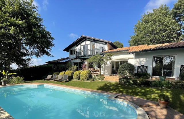 Bassussarry: house / villa - 6 rooms - 5/6 persons
