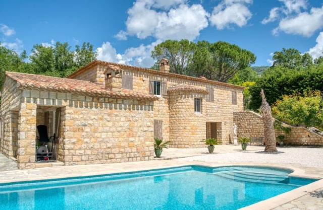 BASTIDE PROVENÇALE NEAR CANNES