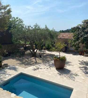 Bastidon, Petite bastide pour 2 avec bassin et jardin privé