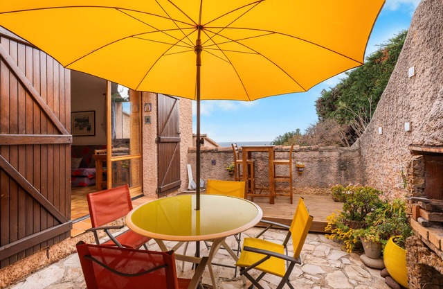 Bastidon with Terrace and Sea Access in Carqueiranne