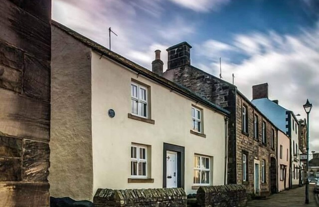 BASTLE HOUSE, pet friendly, with open fire in Haltwhistle