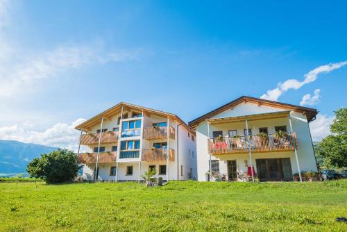 Bauernhof Residence Hausergut with Ortler views, central and quiet position