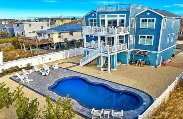 Bay and Beach Views, Sunsets Galore! Elevator, Heated Saltwater Pooln