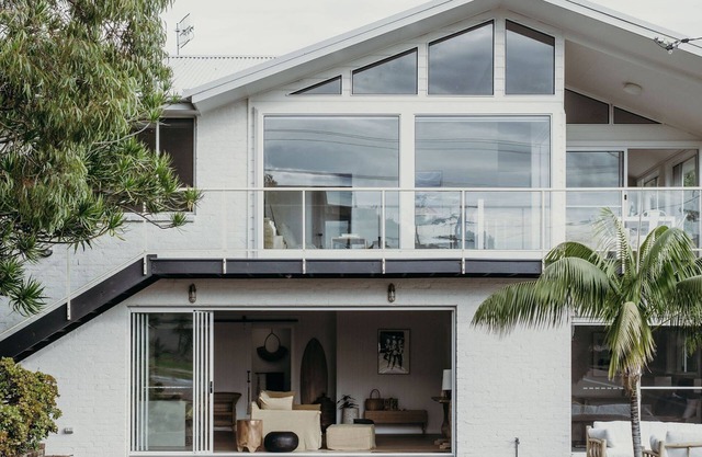 Baybreeze, 18 Tomaree Road - WiFi, Air Conditioning, Kitchenette