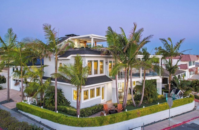 Bayfront 4BD Home- Rooftop Deck w/Hot Tub & BBQ!