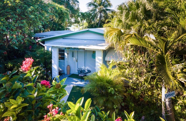 Bayfront Cottage Located on the Bay in Sunset Cove with Sandy Beach