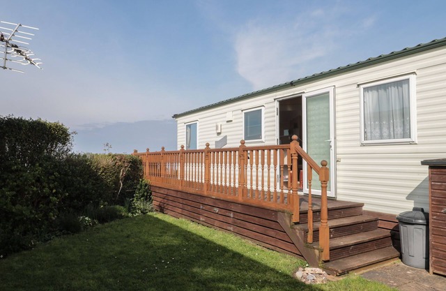 BAYVIEW 23, pet friendly, country holiday cottage in West Quantoxhead