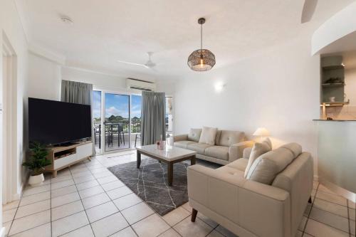 Baywatch Escape - Beachside Living near Darwin CBD