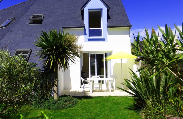 Beach 400 m away, quiet, pets welcome, shops 800 m away, 2/6 pers.