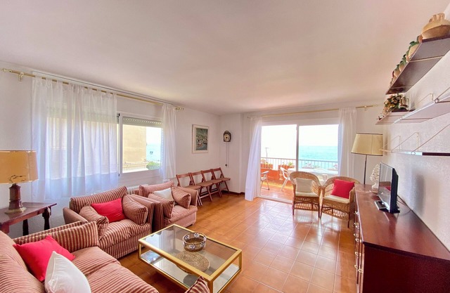 Beach apartment, in front of the sea!