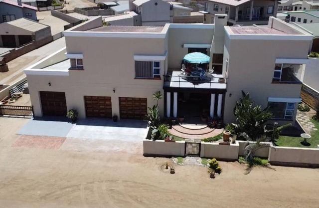 Beach, Braais & Big Memories - 4 Bedroom Family Home in Henties Bay