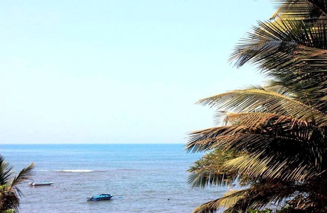 Beach bunglow with breakfast on Anjuna Beach