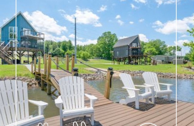 Beach cottage on the Catawba River with lots of outdoor space!