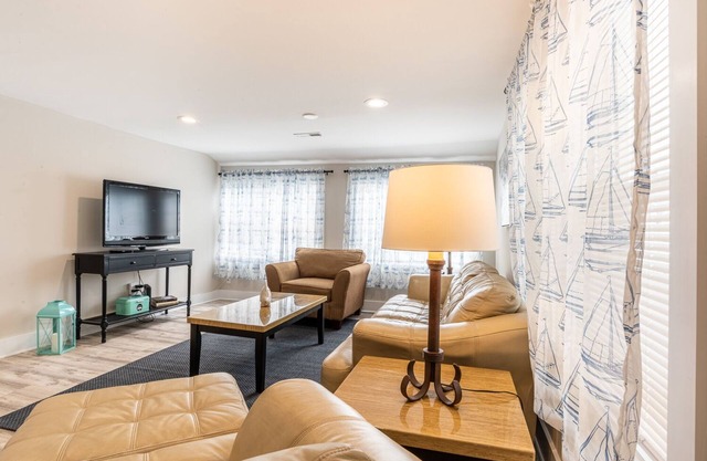 Beach cottage steps from the sand and surf!