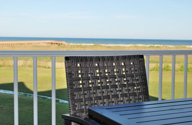 Beach front at Pointe West! Walk to the beach and all club amenities at PW!