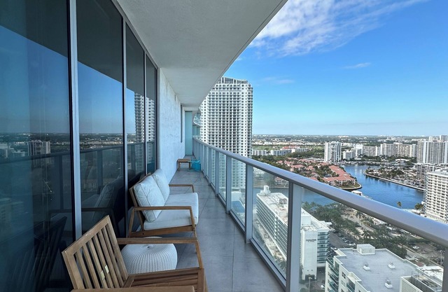 Beach front Condo with Resort Amenities
