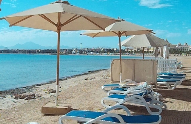 Beach front flat with sea view in Sahl Hasheesh, Hurghada,