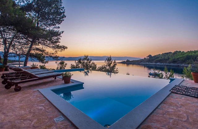 Beach front home in Vrbanj