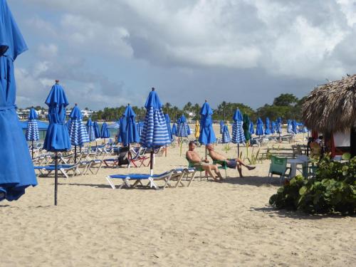 Beach Hotel in El Pueblito - Fast Wi-Fi, Good AC, 2 min Walk to Beach