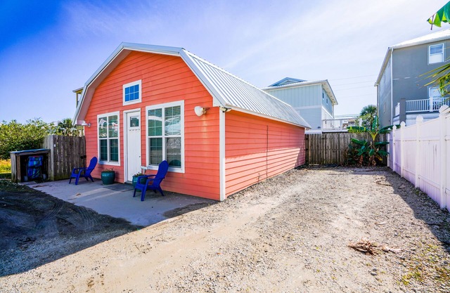 🌞 Beach home 🏖️Sleeps 8 🐟50 steps to PRIVATE BEACH🐾 Large Pets 🤿 Free Kayak